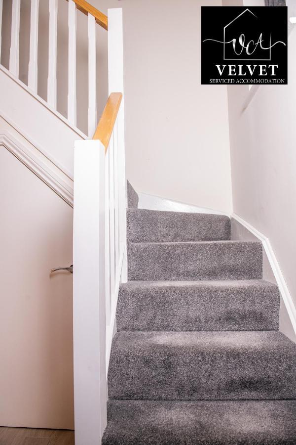 1 Bed House At Velvet Serviced Accommodation Swansea With Free Parking & Wifi - Sa1 Zewnętrze zdjęcie
