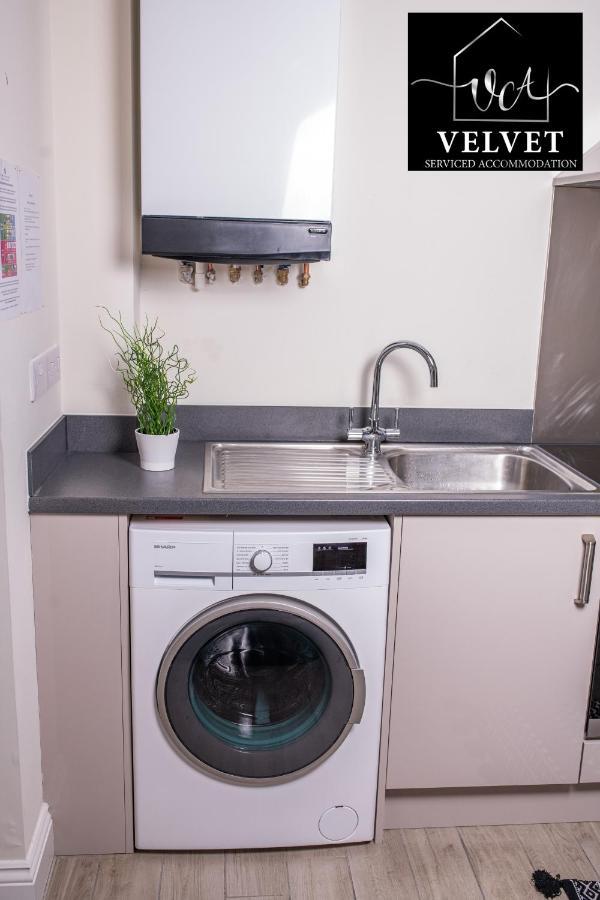1 Bed House At Velvet Serviced Accommodation Swansea With Free Parking & Wifi - Sa1 Zewnętrze zdjęcie