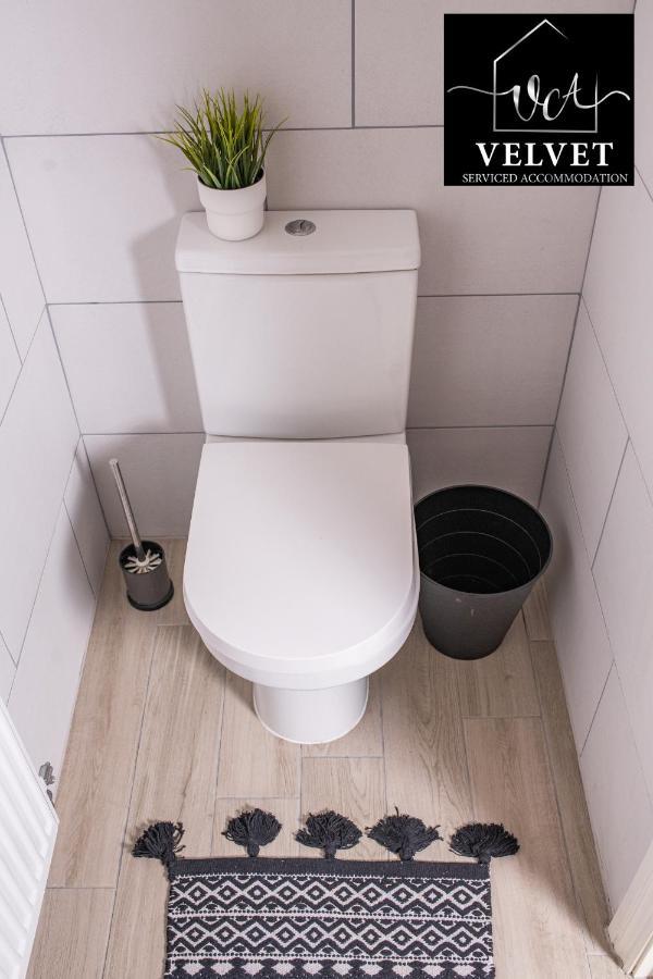 1 Bed House At Velvet Serviced Accommodation Swansea With Free Parking & Wifi - Sa1 Zewnętrze zdjęcie