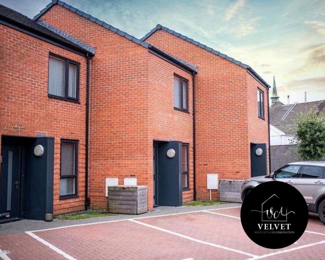 1 Bed House At Velvet Serviced Accommodation Swansea With Free Parking & Wifi - Sa1 Zewnętrze zdjęcie